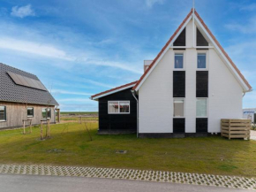 Holiday home with south facing garden